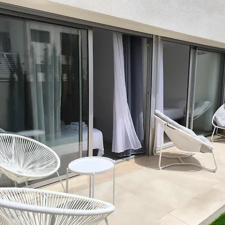 Semesterbostad Elegant Ground Floor In La Coronelita, Balcones, With Communal Pool *